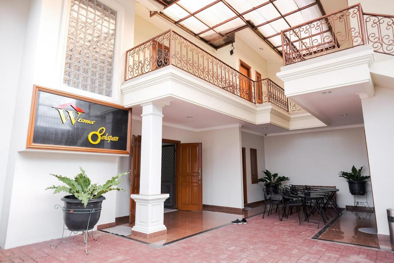 Wisma Delapan Mitra Reddoorz 자카르타 외부 사진